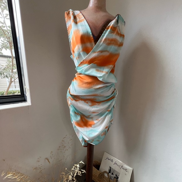 Tie Dye Satin Ruched Bodycon Dress With Knot Detail - Picture 7 of 10